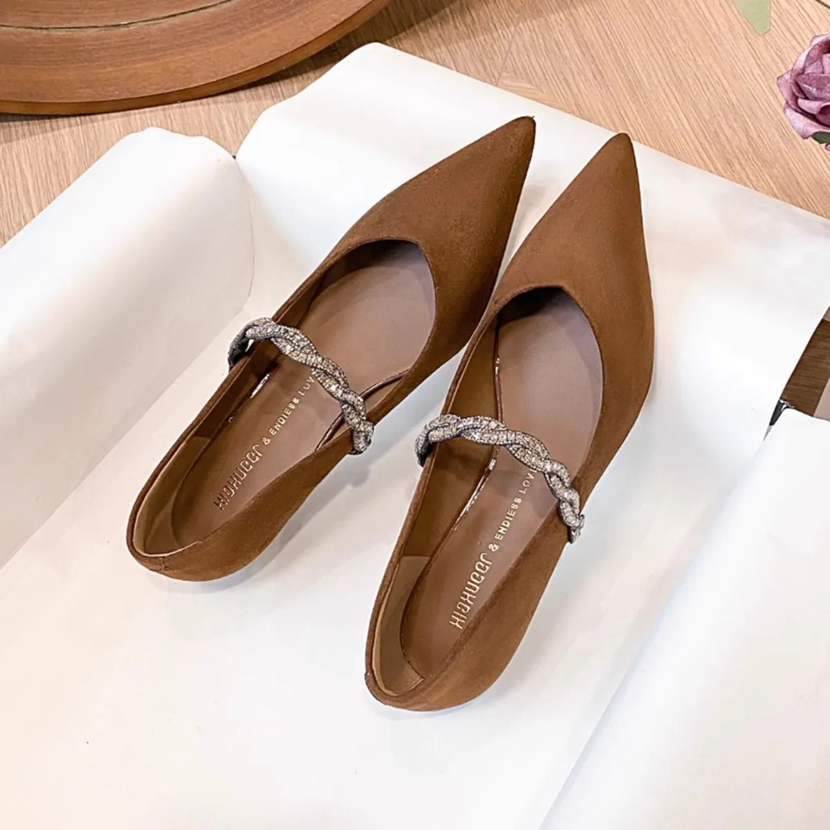 

Fashion Velvet Shallow Shoes Glitter Diamond Banquet Shoes Wedding Party Luxury High Heels Pointed Toe Low Heel Women Pumps