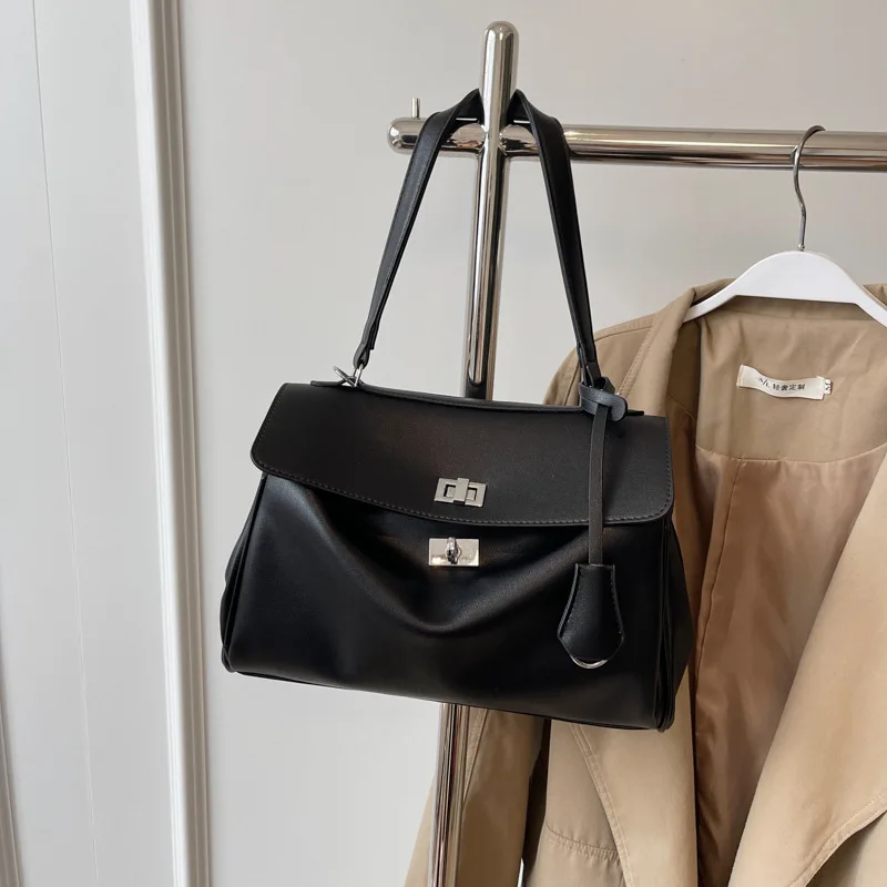 

2024 Summer New European and American Simple Large Capacity Women's Shoulder Bag Casual Buckle Big Bag Fashion Crossbody Bag