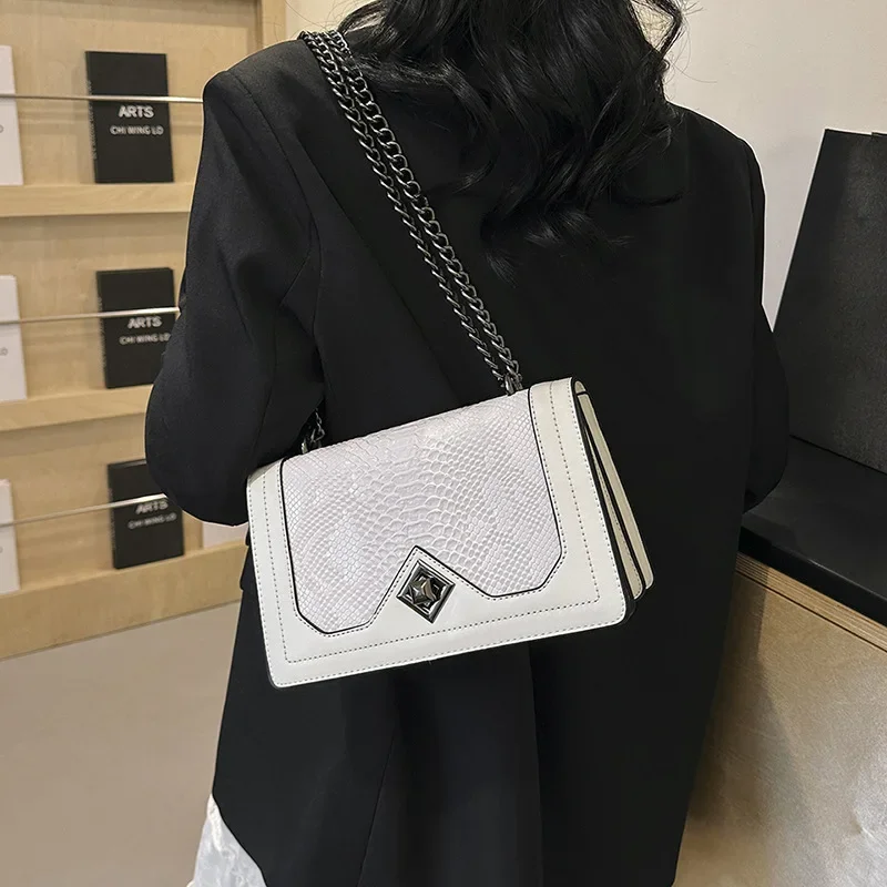 

2025 New! High-Quality Snakeskin Pattern Underarm Messenger Bag for Women | Retro Fashion Single Strap Design | Luxury