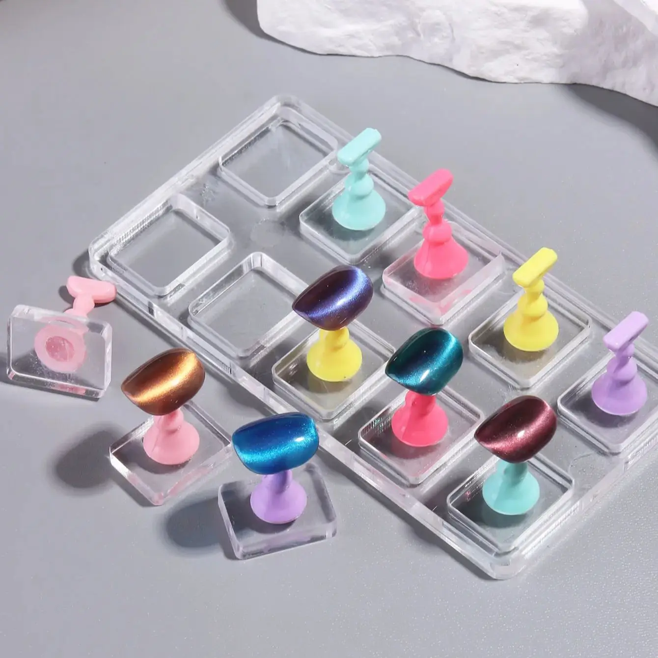 アクリル非磁性ネイルアート練習ホルダー カラフルなチェスの駒 フェイクネイルチップ ネイルアート練習ツール プレミアム展示棚