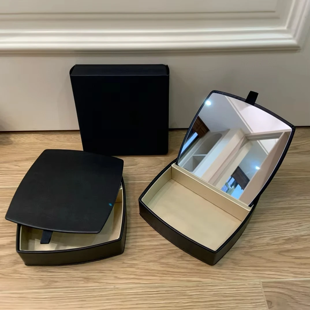 2024 C style, member giveaway of the same style, square vanity case, jewelry storage, cosmetic bag, luxury gold leather.