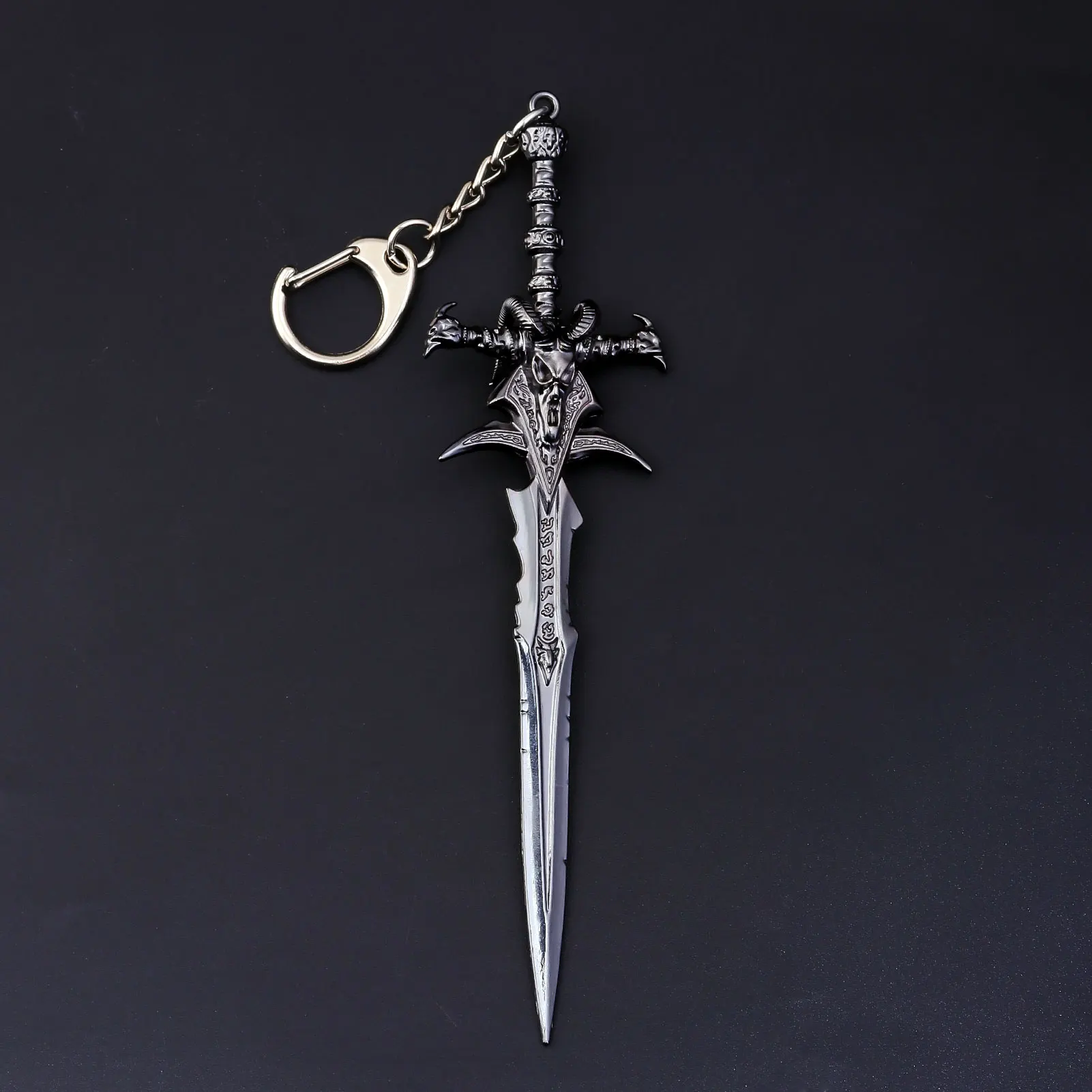 14 سنتيمتر Lich الملك الأغنام رئيس السيف المفاتيح قلادة كبيرة Frostmourne الأغنام رئيس السيف سلاح نموذج تأثيري الدعائم مروحة هدية