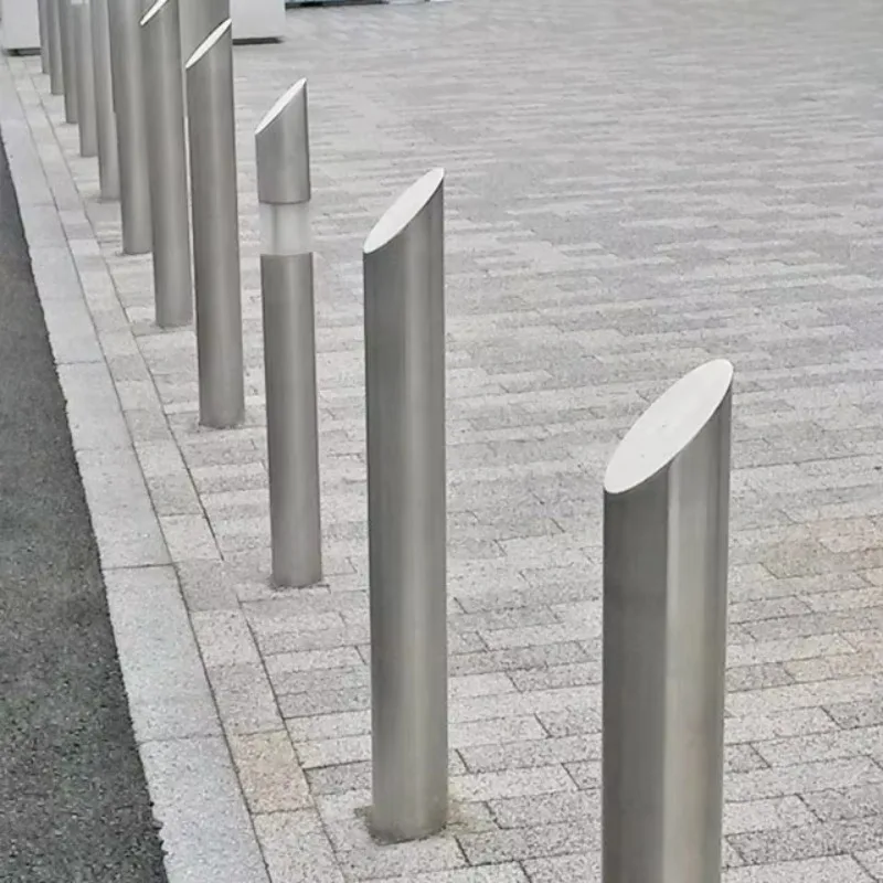 Good Quality Made In China Sloped Top Fixed Stainless Steel Bollard