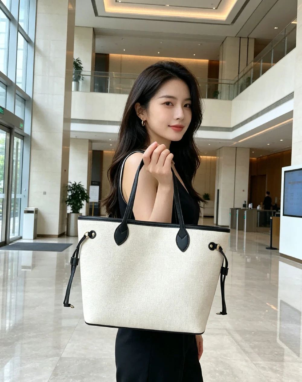 

Classic Women White Black Tote Bag Fashion Shoulder Bag Large Capacity Handbag For Work Commute Travel