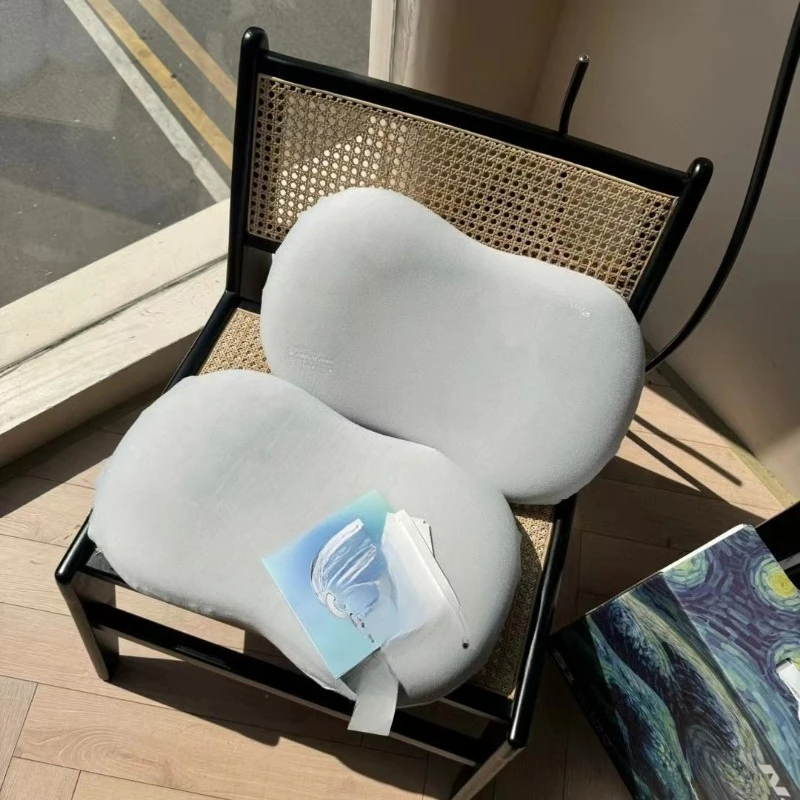 

The technology memory pillow S1 has high resilience and does not deform