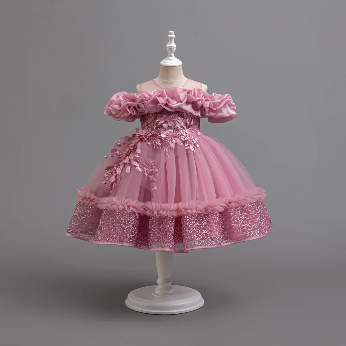 

Kids Off Shoulder Ruffled Puff Sleeved Dress Children Sequin Embroidery Tiered Tulle Skirt Girls Ruffled Hem Lace Trim Gown