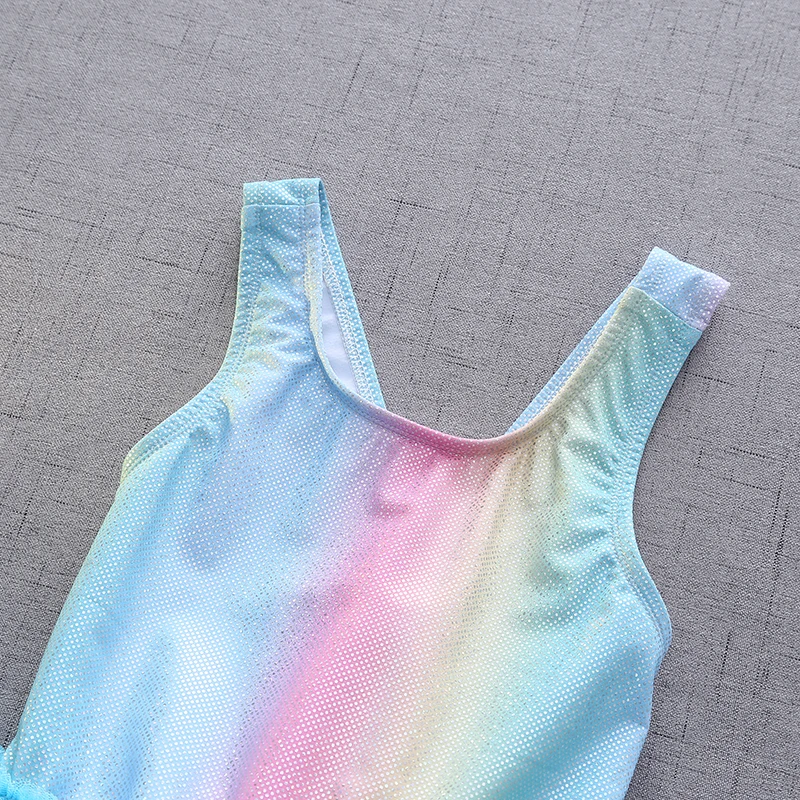 Costume da bagno a sirena da ragazza in due pezzi con gonna arricciata, stampe colorate sono perfette per sport spa e spiaggia senza maniche