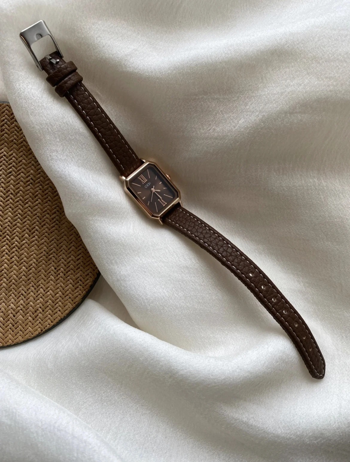New fashion casual square retro quartz watch simple versatile temperament watch women's  high quality luxury