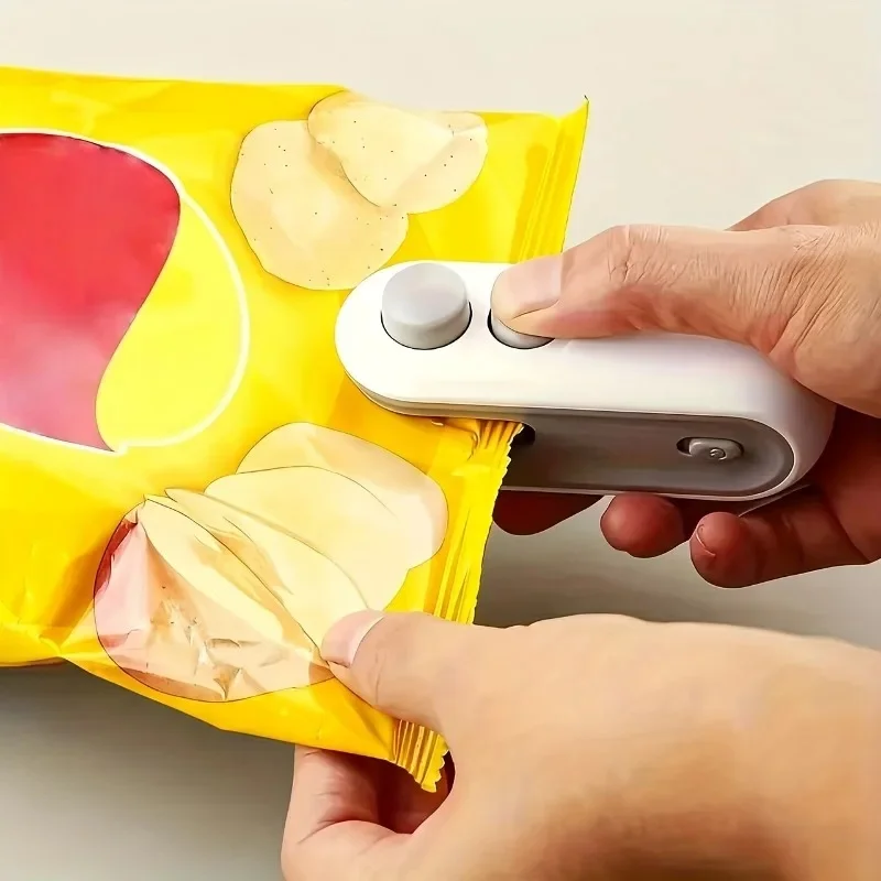 Rechargeable Mini Bag Sealer, 2 in 1 Heat Sealing Machine Portable Plastic Food Bag Sealer with Bag Clip