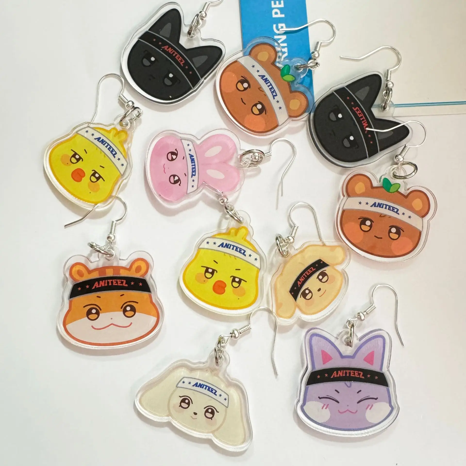 

2Pcs/Set KPOP ATEEZ Cute Cartoon Acrylic Earrings for Boys Girls Ear Accessories Seonghwa Yunho Mingi Jongho Fans Support Gifts