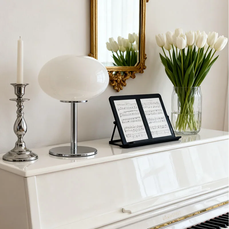 

Круглая настольная лампа молочно-белого цвета, скандинавский минималистичный художественный светильник, настенный светильник для спальни с атмосферой в ионном стиле