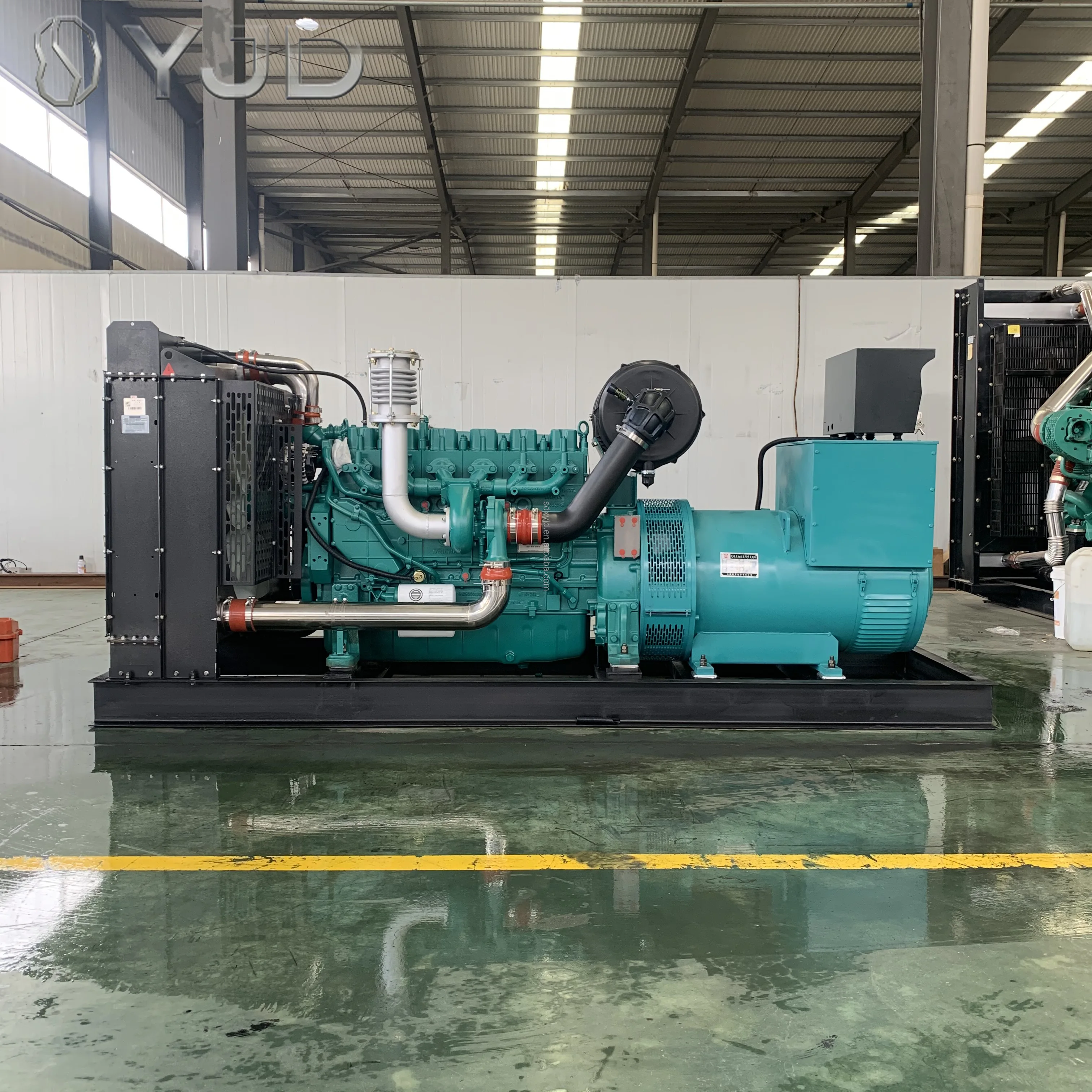 Open-Frame 550KW Water Cooled Diesel Engine Generator Set 220V Alternator Auto/Remote Start 1500/1800rpm Speed 50HzHz Frequency