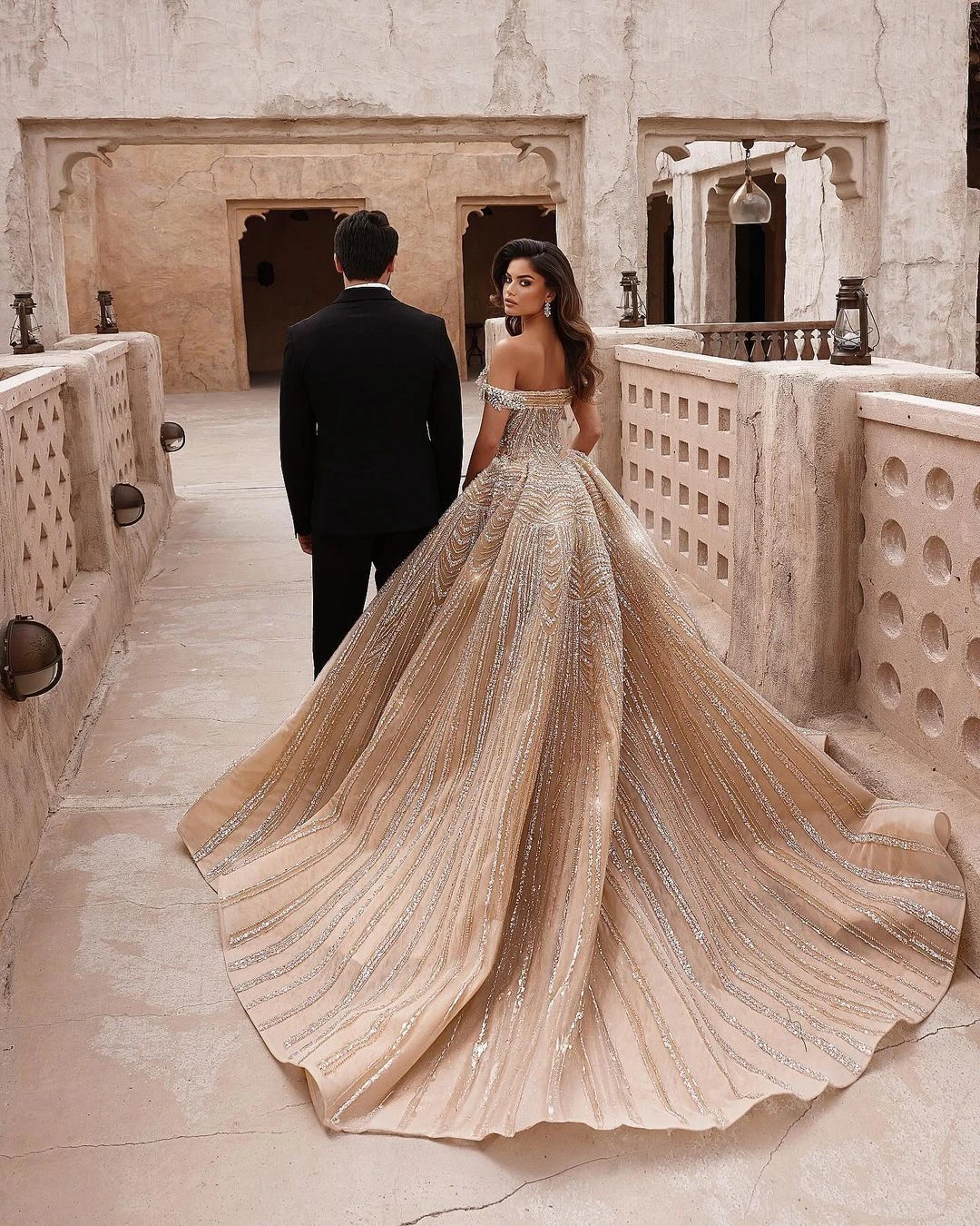 Vestidos de novia de lujo con hombros descubiertos, vestidos de novia de sirena con apliques de cuentas de lentejuelas, hechos a medida vestidos de novia, tren desmontable, bata sin espalda