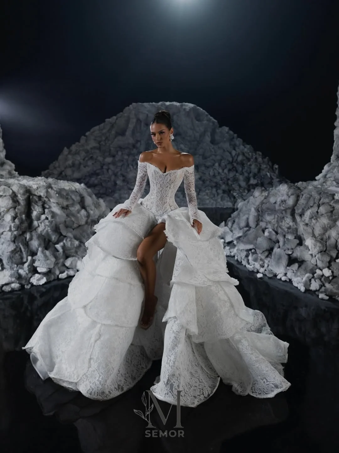 Semor Luxury Lace Off Shoulder Wedding Dresses Retro Long Sleeves Bridal Gown Side Slit Party Dress robe de mariée Customized