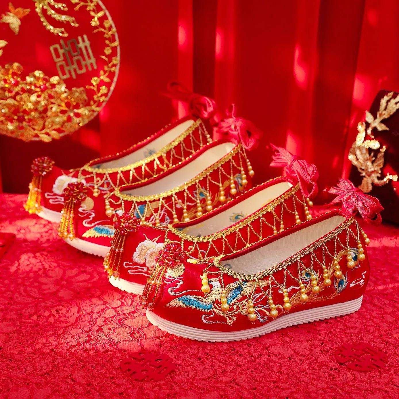 

Женские туфли Xiuhe в старинном стиле с жемчужными кисточками, увеличивающие рост стельки, для китайских традиционных нарядов (например, для тостов)