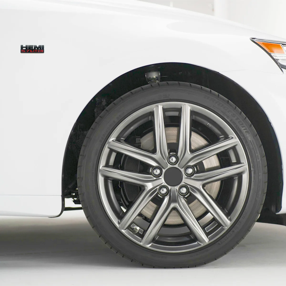 ملصقات HEMI المعدنية 5.7 LITER مناسبة لملحقات الملصقات المزخرفة لجسم السيارة الخلفي