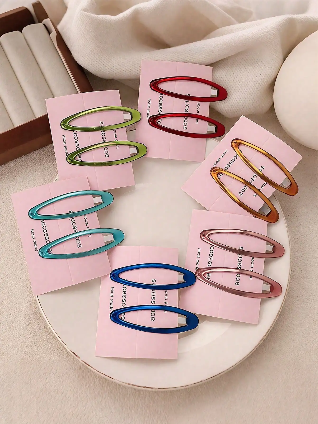 

16/8/2pcs Spring New Oval Polka Dot BB Clips, Minimalist Sweet Ins Style Oil-Drip Hair Clips, Full Of Girly Charm. High-Quality Alloy Paired With Smooth Oil-Drip Craftsmanship, Classic Polka Dot Elements, Versatile And Timeless. Specially Designed For Tea
