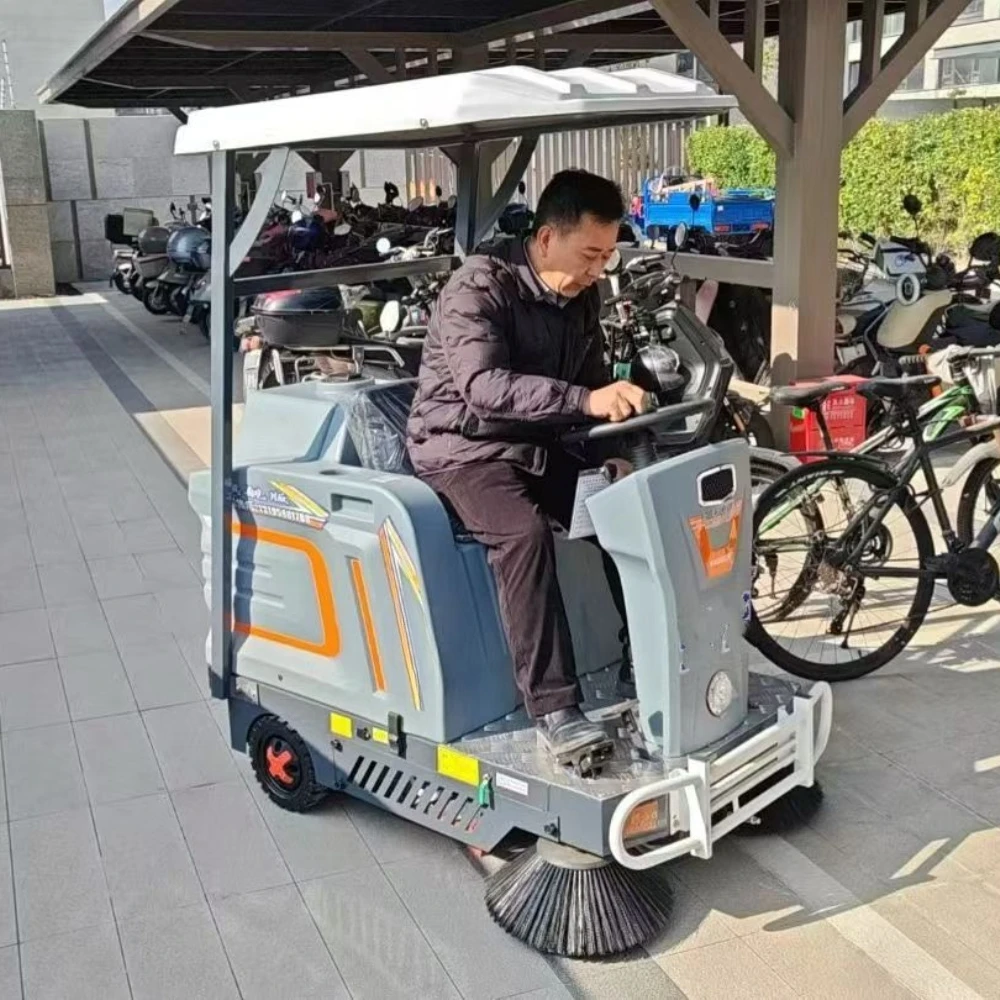 Multi-functional ride-on road sweeper, battery-powered commercial floor cleaning equipment, suitable for basements and streets.