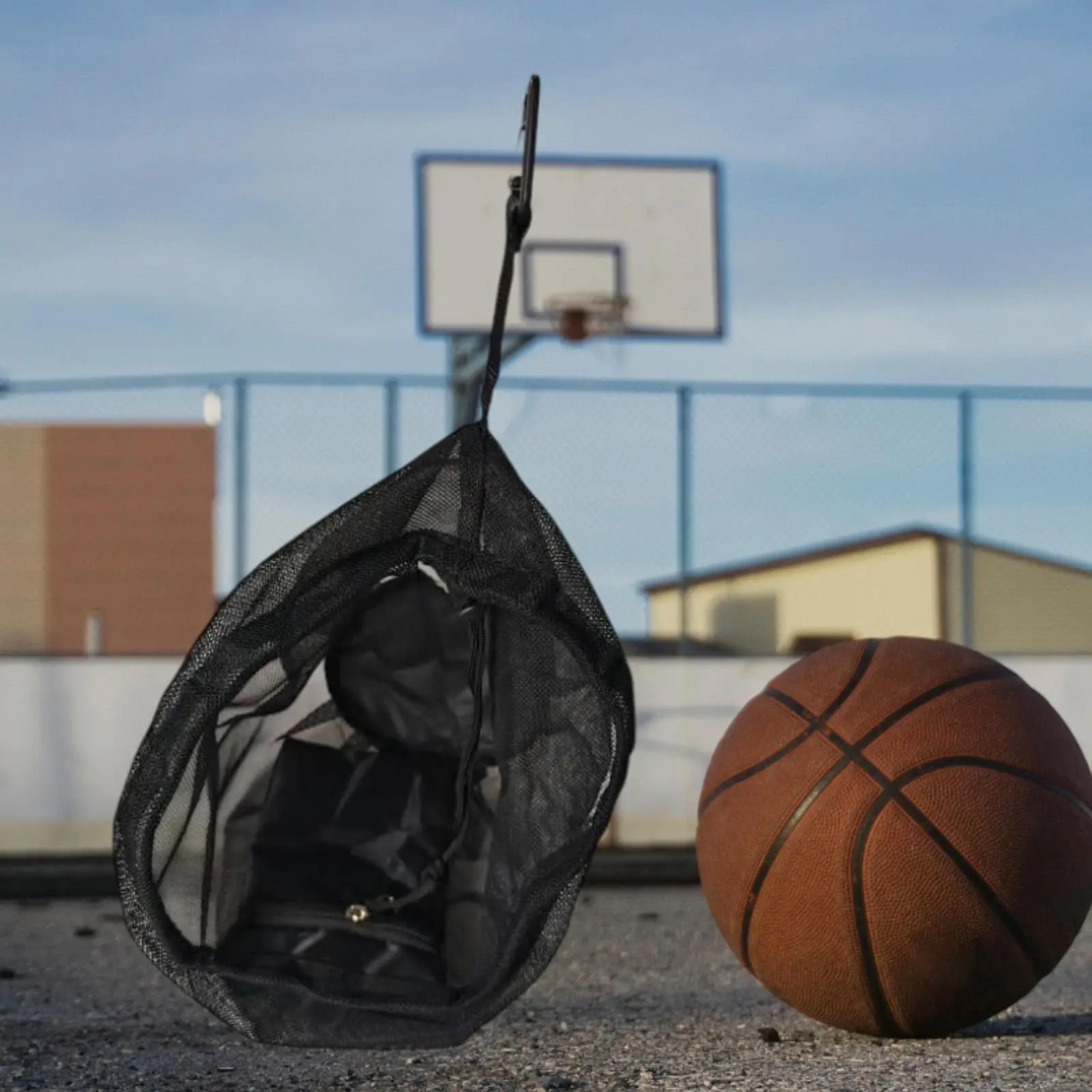 

Single Ball Bag Carrier with Drawstring with Carabiner Clip Net Bag Portable for Volleyball Basketball Soccer Bowling Swim