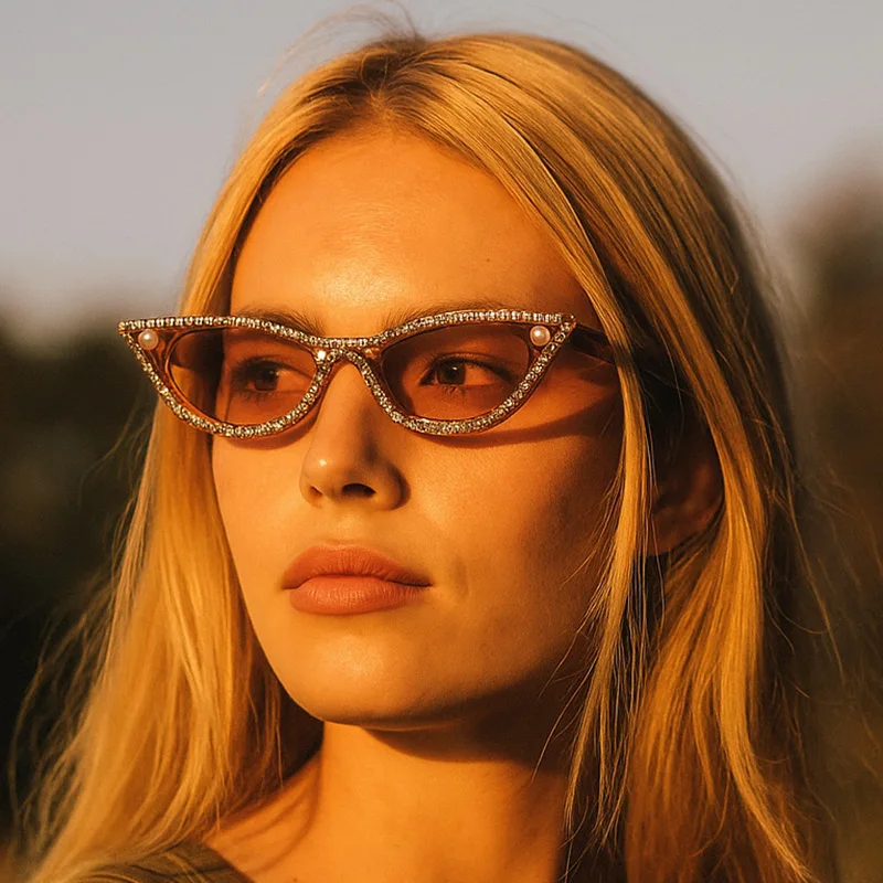 

Классические женские солнцезащитные очки «кошачий глаз» в маленькой оправе, элитные легкие роскошные солнцезащитные очки с инкрустацией бриллиантами, модные повседневные солнцезащитные очки