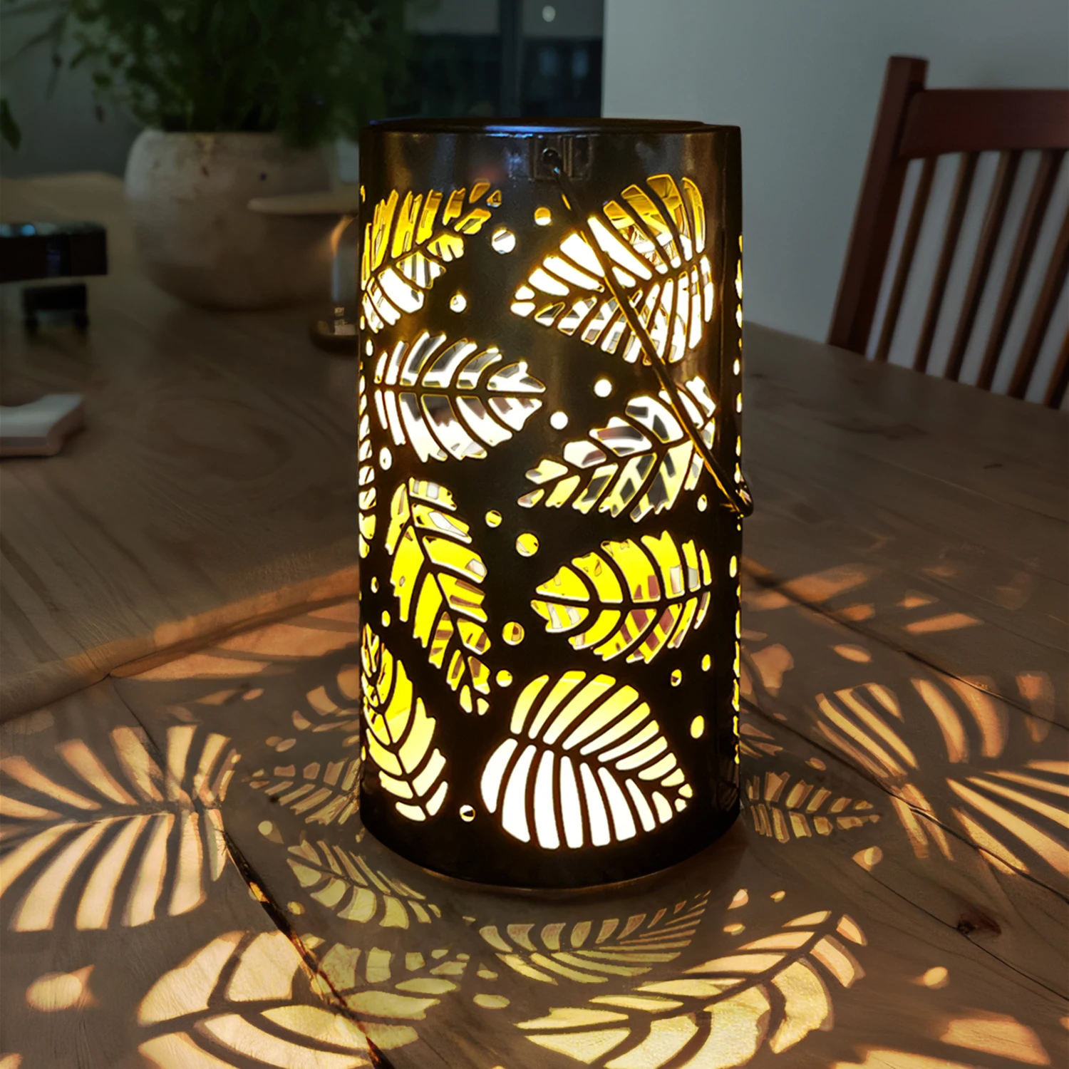 

Outdoor Waterproof Hanging Solar LED Lantern Vintage Metal Light For Garden Yard Lawn Big Tree Decorative Lighting