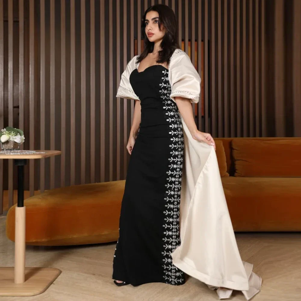 ชุดเดรสย้อนยุคหรูหราที่กําหนดเองคริสตัลลูกปัดแฮนด์เมด การจับคู่สีจากพื้นถึงพื้น การออกแบบที่เป็นเอกลักษณ์ เลือกอย่างระมัดระวัง