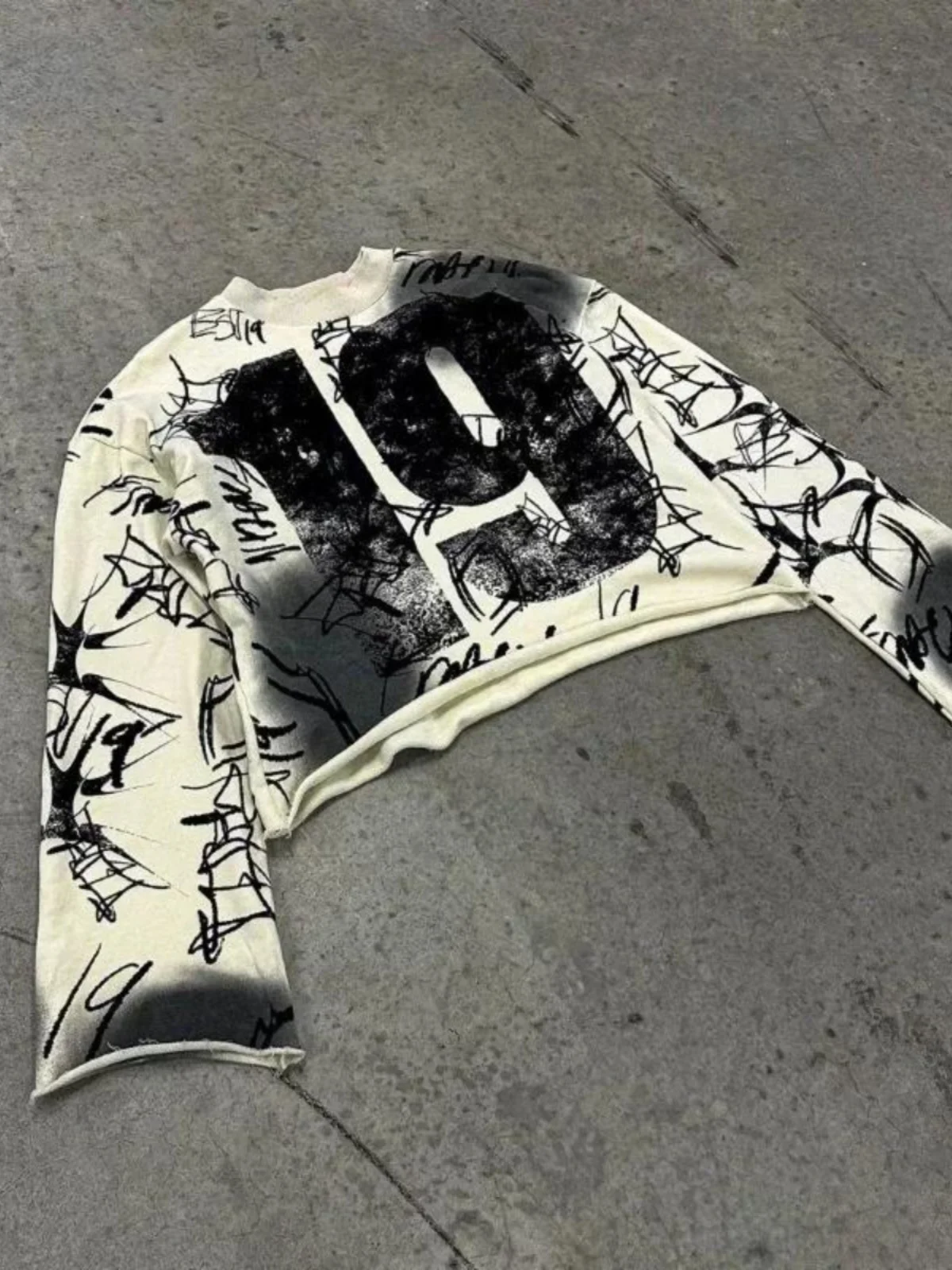 

Мужская футболка оверсайз с готическим принтом в стиле Y2K, винтажная, с длинным рукавом, круглым вырезом, повседневная, молодежная, свободного кроя, лето 2024