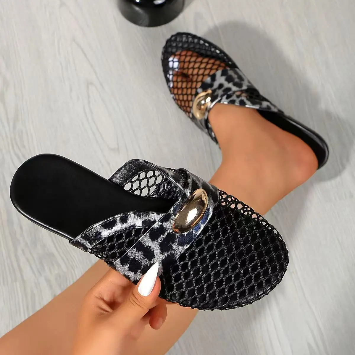 

2025 Summer Flat Sandals For Women Stylish Comfortable Casual With Mesh Design For Ventilation Lightweight And Cool 36-43