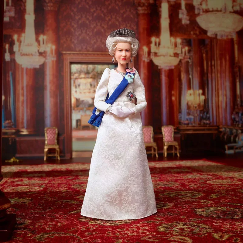 [Funny] 31cm Queen Elizabeth of England Souvenir decorations dolls toys Play house toys for girl best Christmas birthday gift