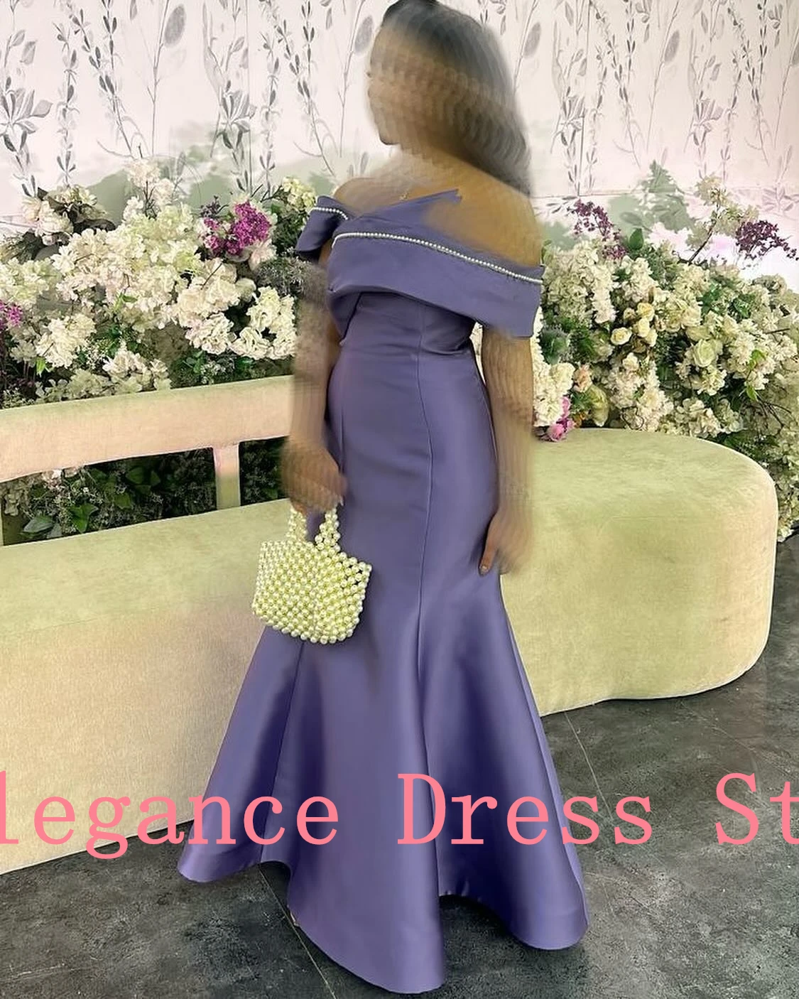 Vestido de noche elegante personalizado de sirena con hombros descubiertos, satén, manga corta, perlas, pliegues de temperamento, bata de noche púrpura