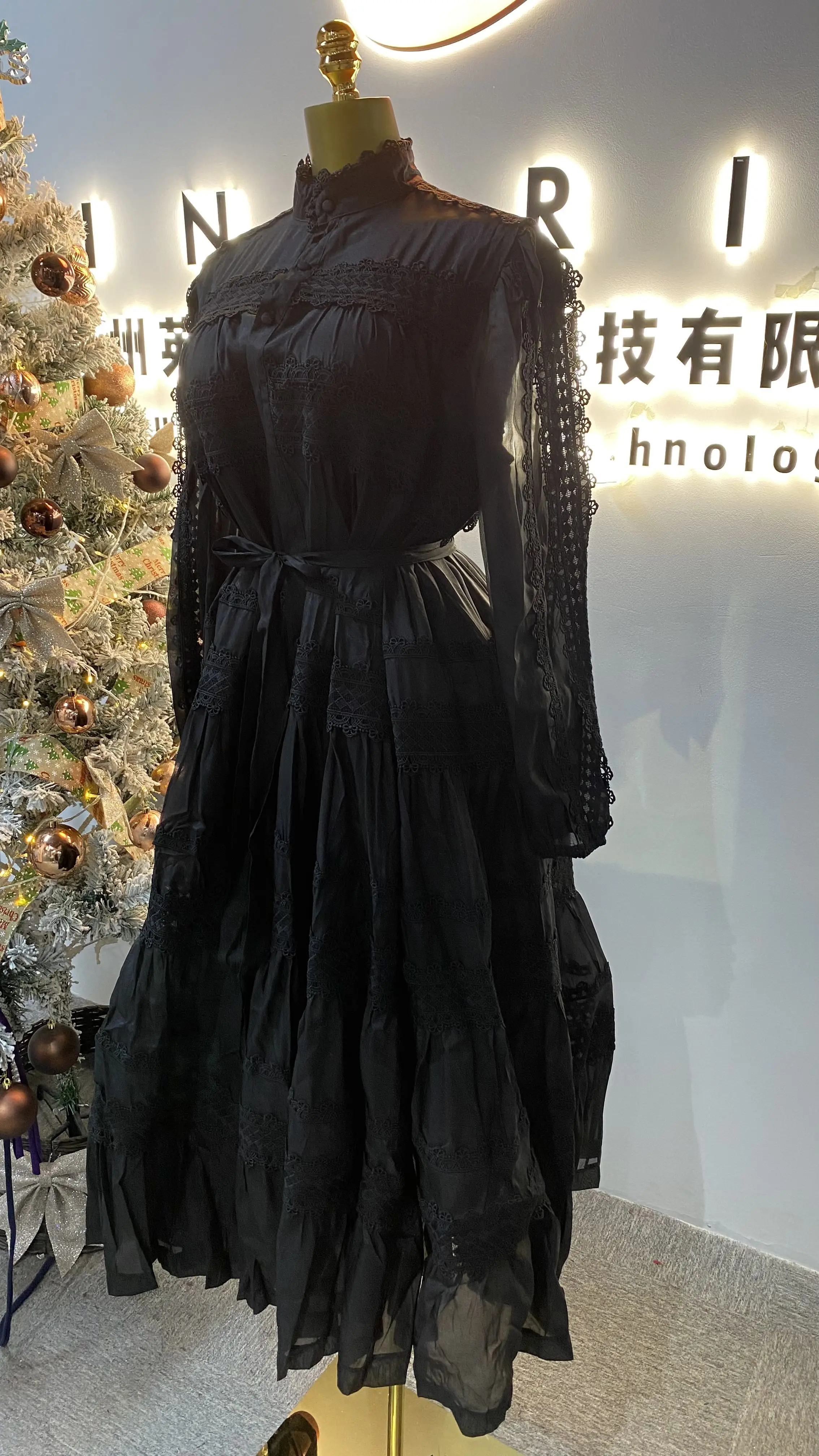 Hot-selling new fashionable and elegant long dress with lace patchwork design and lantern sleeves-GZXX123