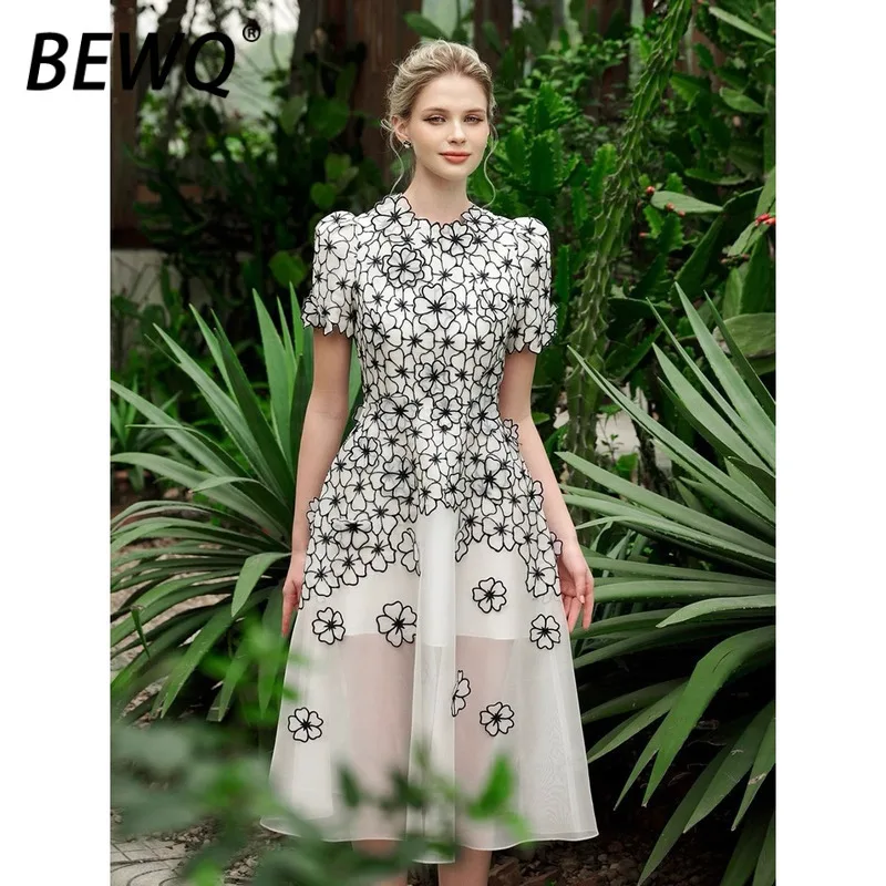 BEWQ แฟชั่นผู้หญิงชุดเดรสหรูหรา O-คอแขนสั้นผ้ากอซเย็บปักถักร้อยเอวดอกไม้ชุดราตรี 2025 ฤดูใบไม้ร่วงใหม่