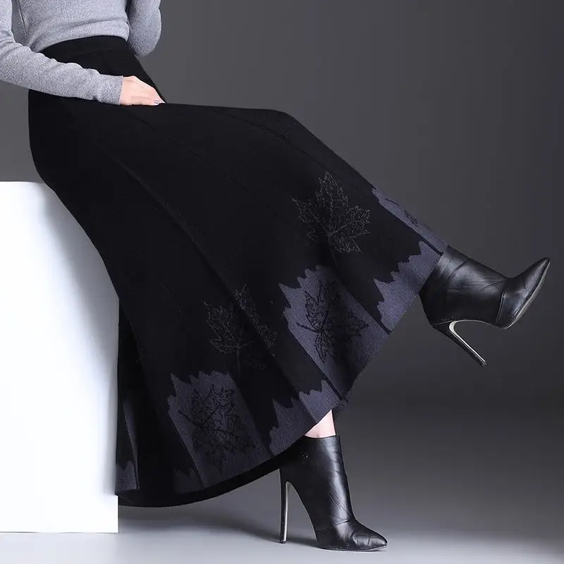 

Autumn Winter Warm High Waist Long Skirts Ladies Plus Size Black A-line Skirt Pleated Knitted Skirt For Women