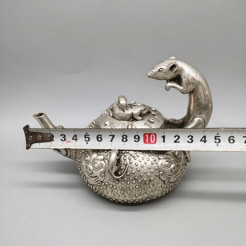 Antique Rat Teapot Zodiac Mouse Handle Wine Pot Embossed Beast Pattern Metal Kettle Feng Shui Collectible Ornament