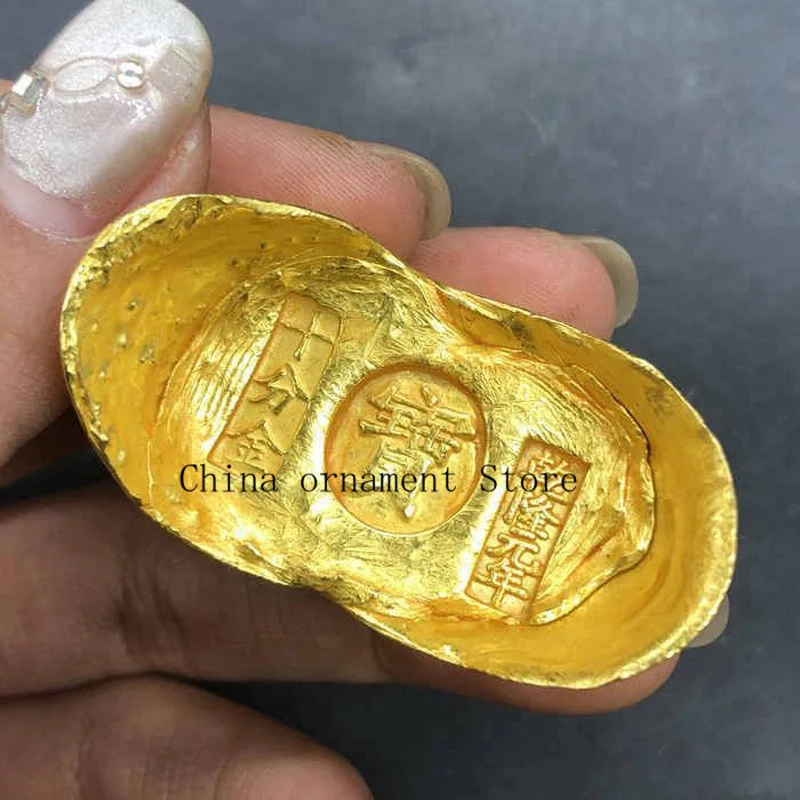 Antique-style gilded gold ingot from the first year of the Qianlong reign of the Qing Dynasty, featuring the inscription 