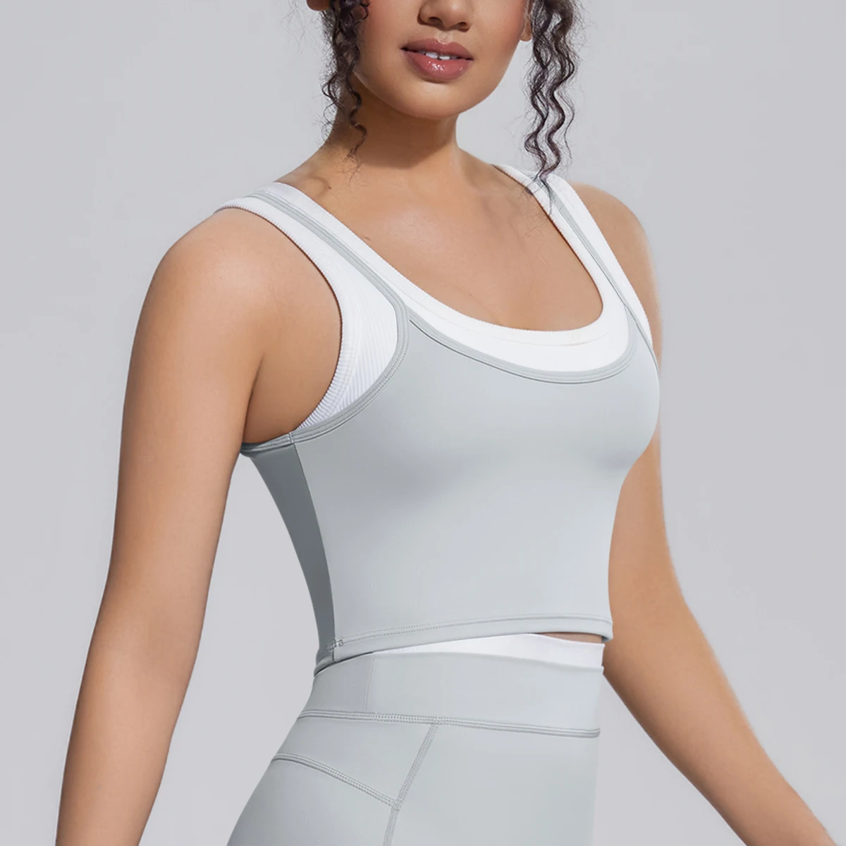 Naked Feel Schöner Rücken Yoga-Top für Frauen Stoßdämpfendes Lauf-Yoga-Tanktop mit Brustpolster Farbblockierendes Workout-Top – Detail 32