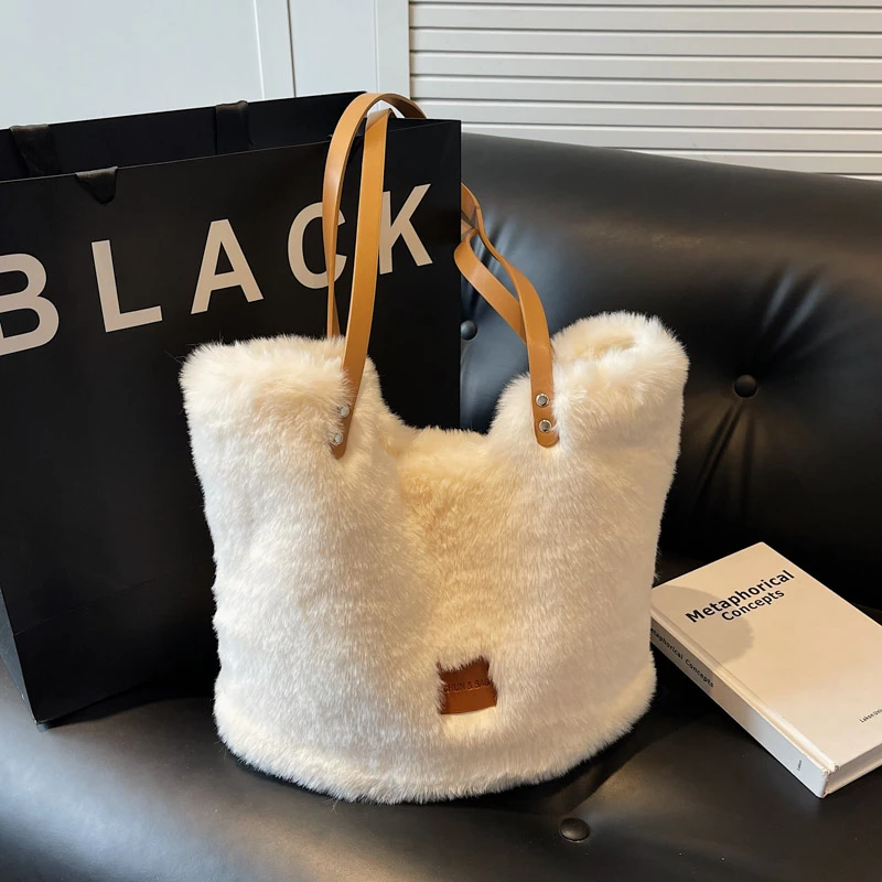 

2025 Winter Women Bag Warm Plush Shoulder Bag Large Capacity Furry Tote Fashion Luxury Faux Fur Handbag Travel Laptop Bag