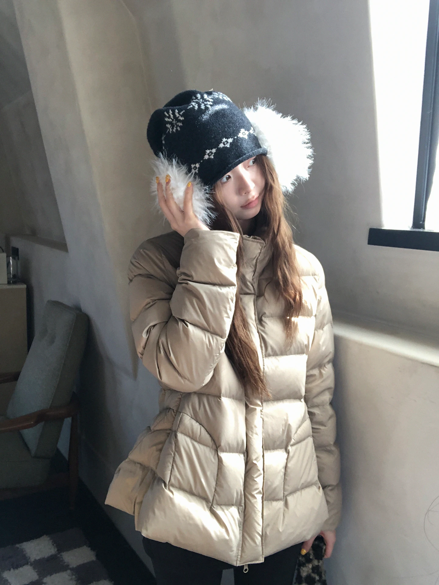 سترة خفيفة الوزن للنساء موديل 2025 الجديد لفصل الشتاء، محشوة بـ 90% من ريش البط الأبيض، معطف أنيق وجميل للغاية بتصميم مستقيم ...