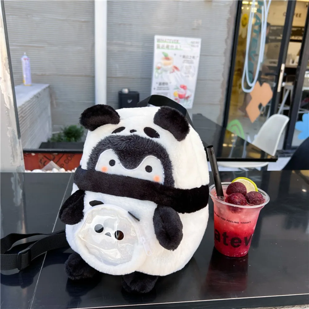 Mochila dos desenhos animados de grande capacidade, mochila de pelúcia preta e branca macia, panda e pinguim, resistente à sujeira