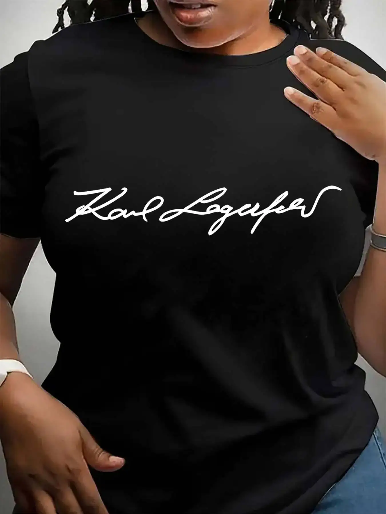 

Plus - Size Black Round Neck T - Shirt with Elegant Script - style Name Print: Sophisticated and Chic