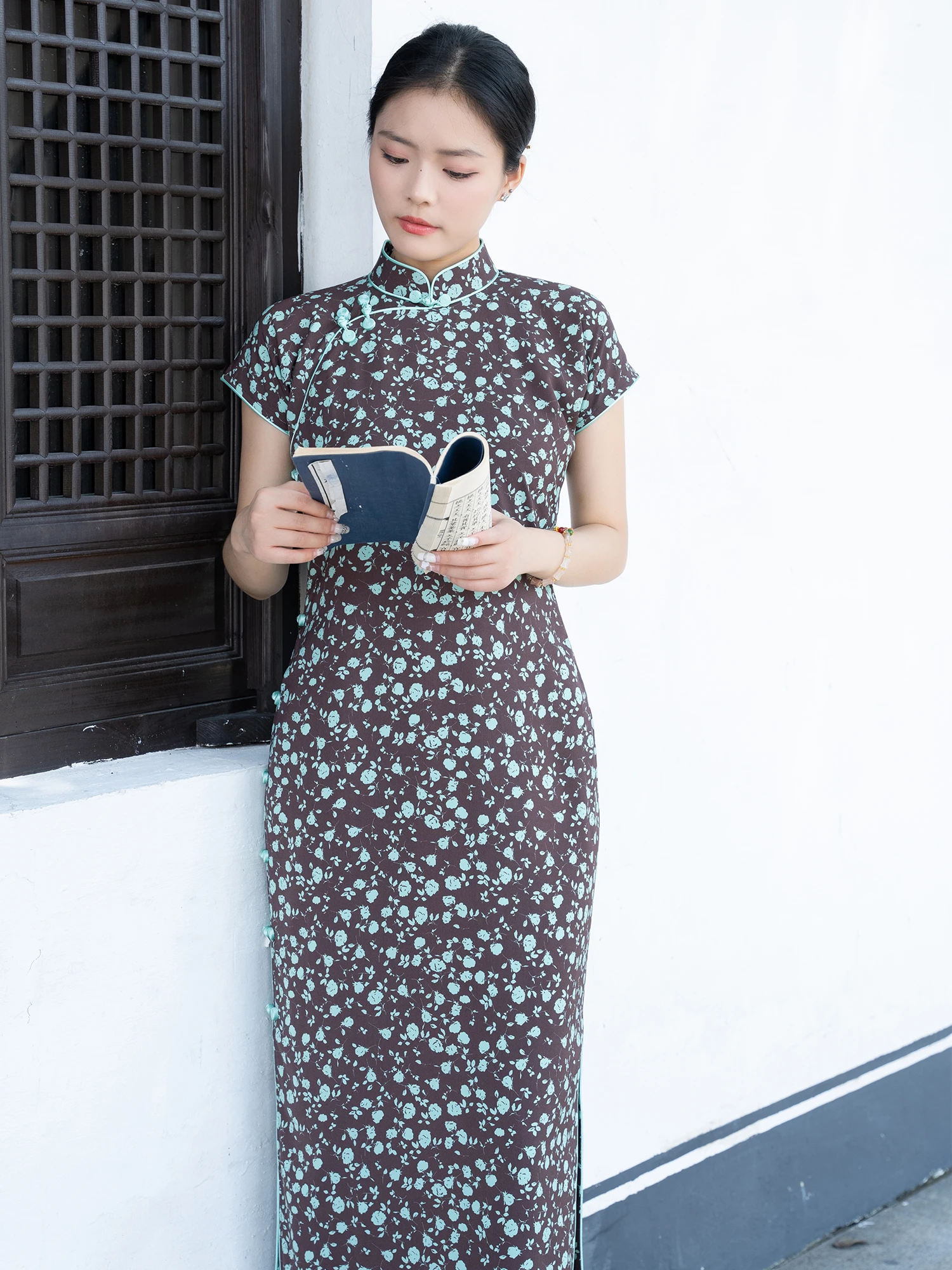 

Длинное платье Ele Long в нежно-коричневом цвете, не облегающего кроя, с рукавами до плеч, для повседневной носки, летняя новинка.