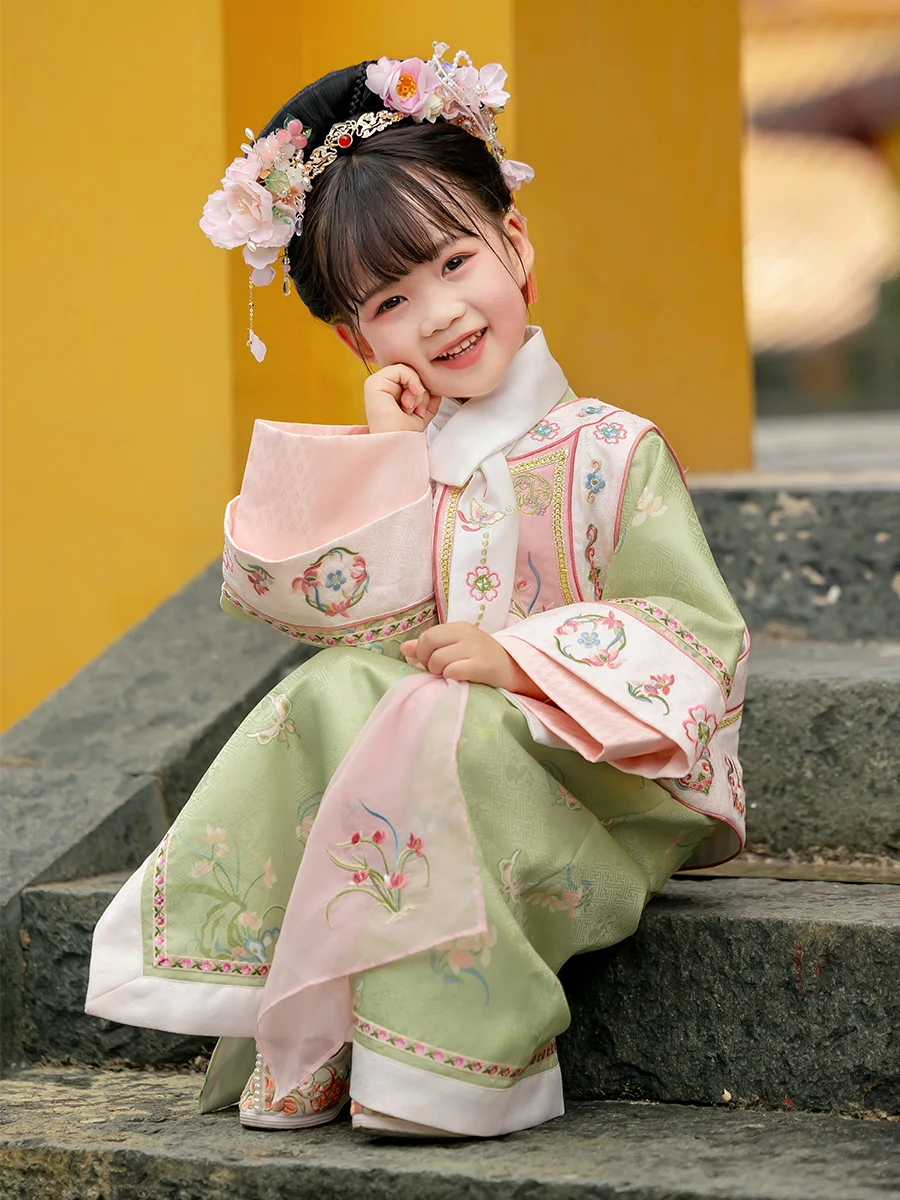 

Hanfu girls grid clothing autumn 2024 new product embroidery high-end ancient cheongsam baby new Chinese suit Tang clothing