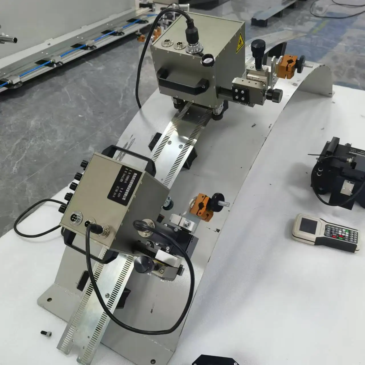 KA-H10 حار بيع مذبذب مدار ماكينة لحام أوتوماتيكية جديدة المحمولة إنتاج اللحام الكهربائي أنابيب الصلب MIG لحام