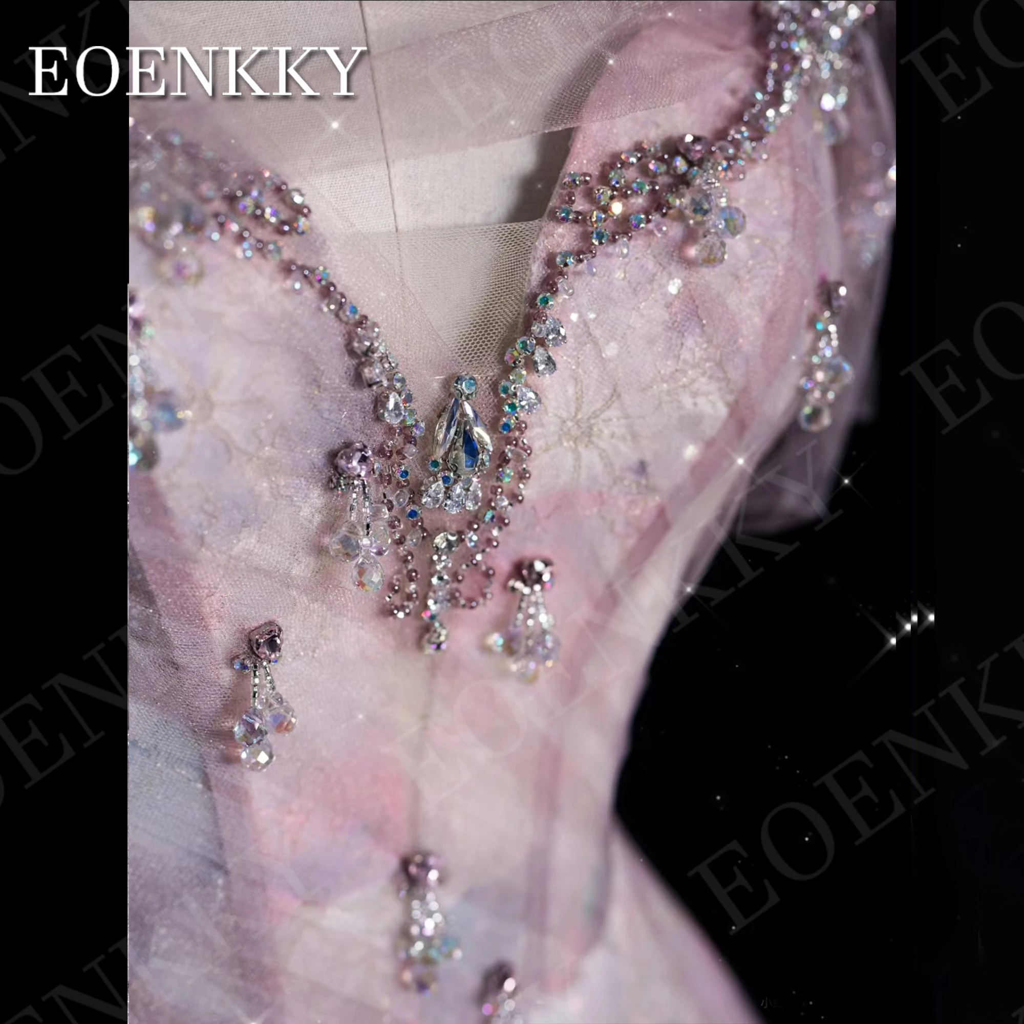 EOENKKY Prom Jurken 2024 Luxe Gown Dubai A Line Crystal Tulle Graduation Jurk met afneembare Train Strapless V-hals Vrouw Prom Jurken 2024 Luxe Jurk Dubai A Lijn Crystal Tule Graduatie Jurk met Afneembare Trein Straple