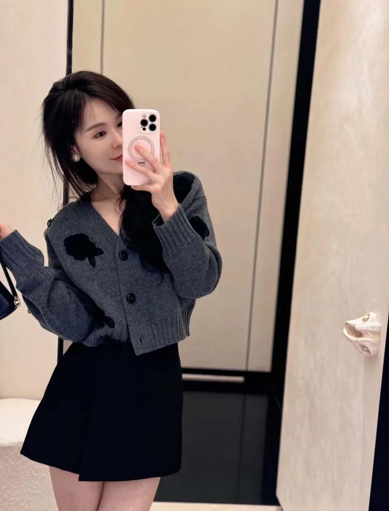 

Girls' style women's sweater fashionable sweet temperament youthful vitality nail flower wool knitted cardigan short style