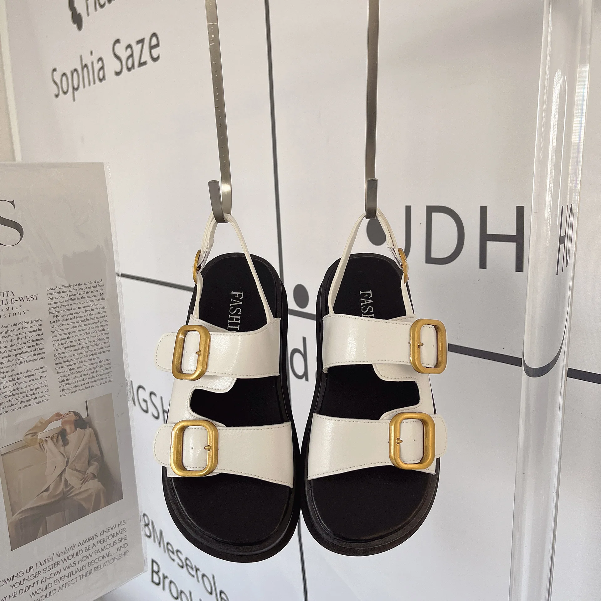 Sandalen 2024, Sommer-Mädchen-Schuhe, modische Strandsandalen, Kinder, lässig, Marke, Wohnungen, Rom, Metall, weiße dicke Sohle, Plattform