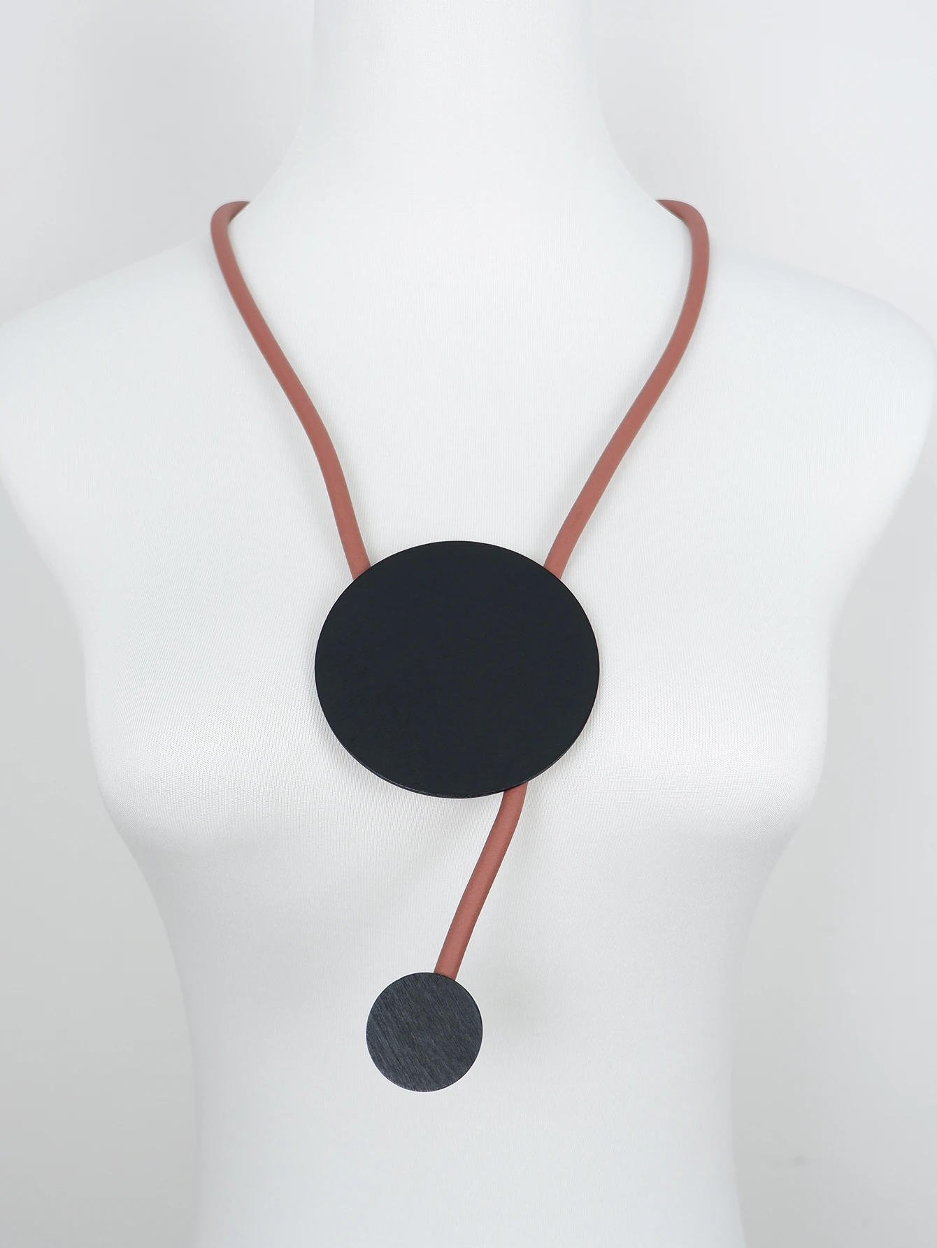 UKEBAY Minimalistische Halskette mit Kreisanhänger aus Gummi, moderne, minimalistische, leichte Mode-Schmuck-Halskette, Festival-Geschenk, Halskette für den täglichen Gebrauch – Detail 7