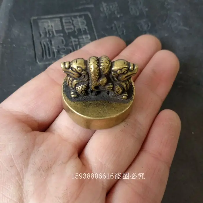 

Ware Antique Miscellaneous Collection Antique Old Yellow Copper Pure Copper Double Dragon Mini Seal Old Goods Old Items