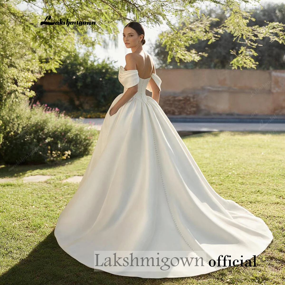 Lakshmigown Schulterfreies Mikado-Satin-Ballkleid, Hochzeitskleid mit Korsettoberteil, Taschen und Knöpfen, Brautkleid mit Schleppe – Detail 6
