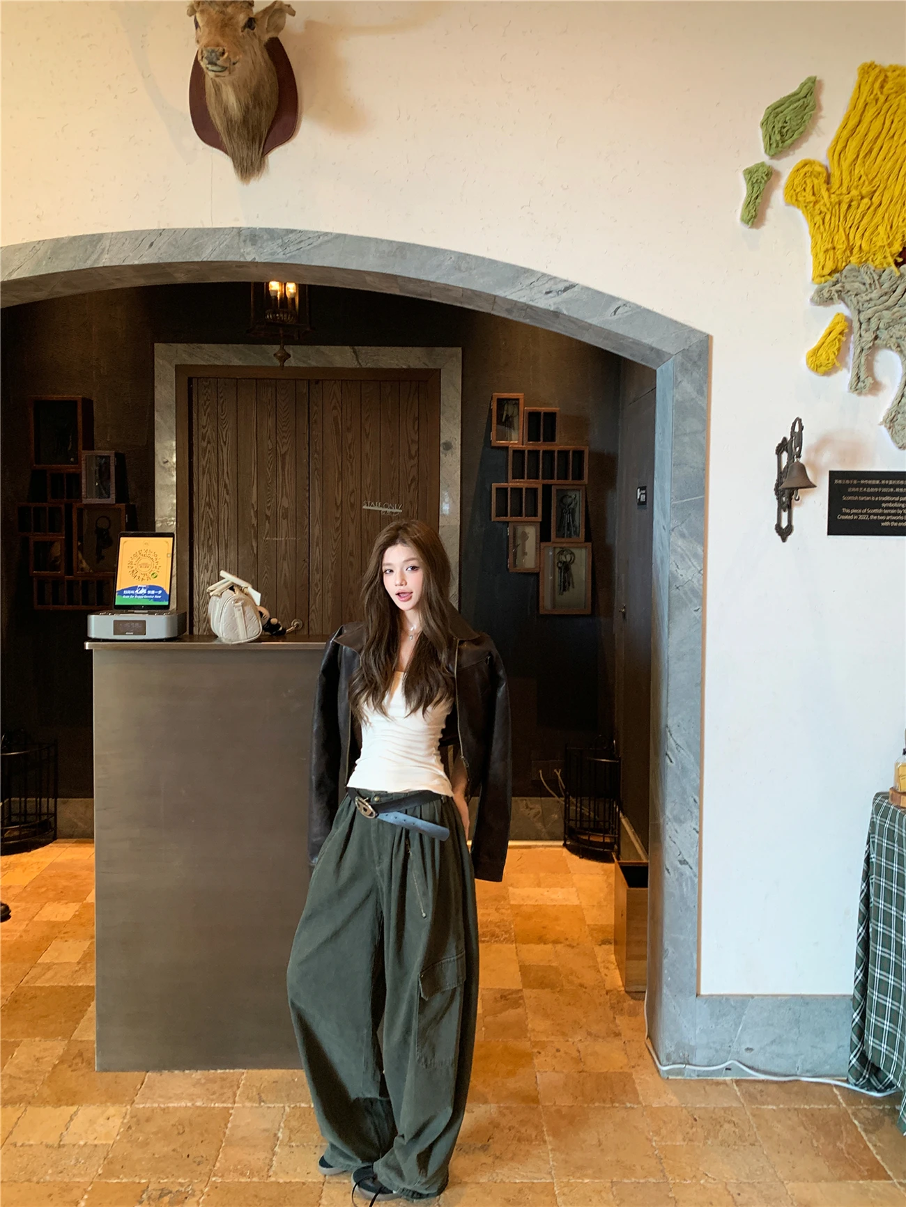 

Байкерские куртки, женская куртка в стиле ретро, осенний воротник из лисьего меха, пушистая плюшевая принцесса, элегантный гламур, нежный, мягкий, молодежный, однотонный на Хэллоуин